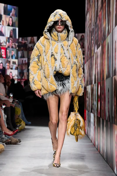 Look 60